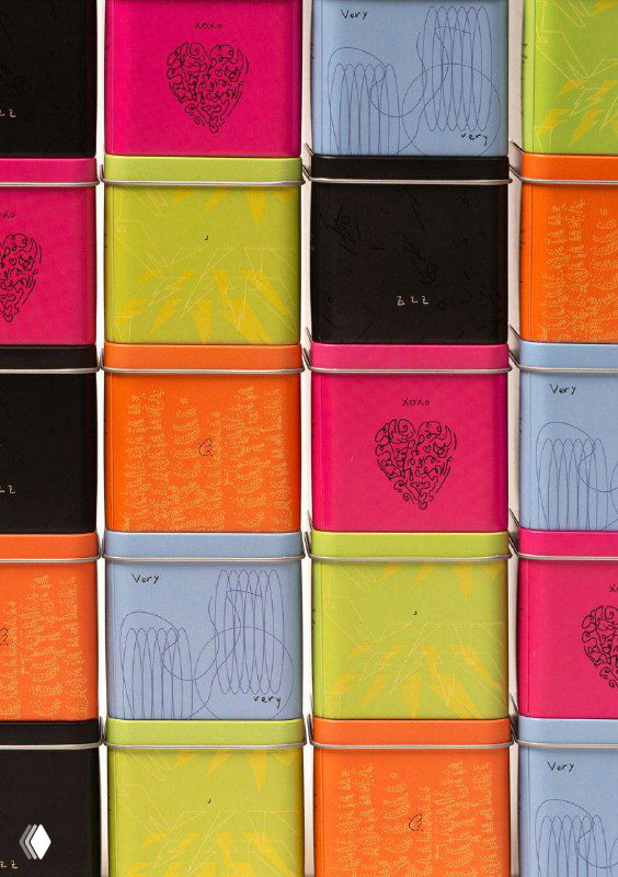 Стена из разноцветных квадратных металлических коробок CIHY, выстроенных в колонны; видны яркие розовые, зелёные и оранжевые панели. Фото проекта на Behance.