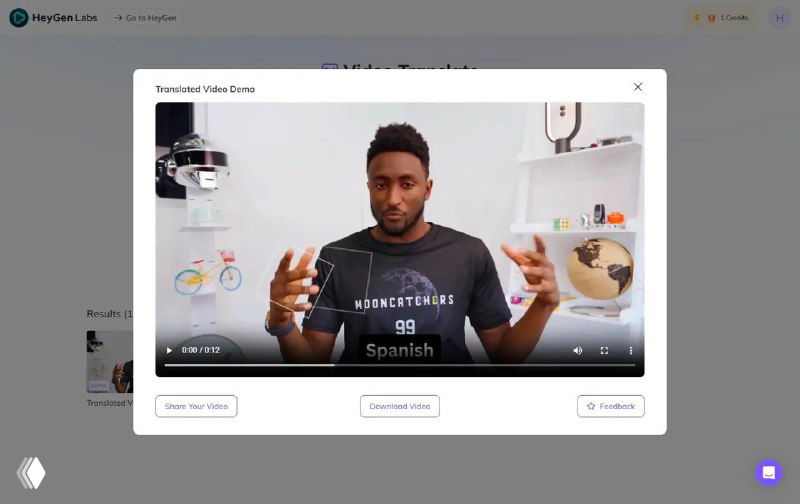 Скриншот сервиса HeyGen: человек в кадре на фоне интерфейса, демонстрация перевода видео с синхронизацией голоса и мимики