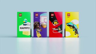 Изображение нескольких ярких упаковок LEGO на светлом фоне: оформленные фасады коробок с логотипами, иллюстрациями и минималистичной композицией.