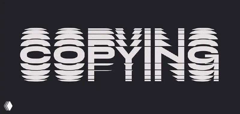 Стилизованная графика слова «COPYING» с эффектом смещения и искажения на тёмном фоне; иллюстрация темы копирования в дизайне.