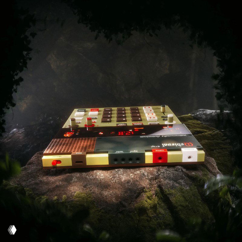 EP—1320 medieval лежит на каменном основании в стилизованной средневековой сцене: вид сбоку, цветные клавиши и атмосферное освещение.