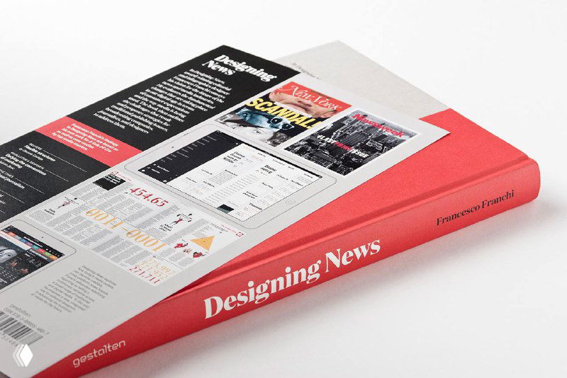 Обложка книги «Designing News» Франческо Франки, красный переплет на светлом фоне, видна типографика заглавия и макет страниц.