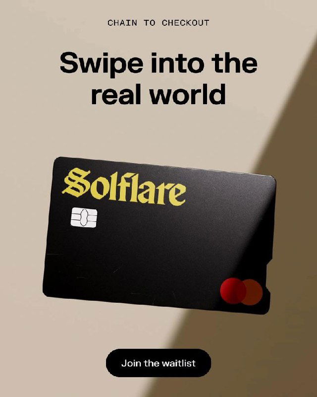 Дизайн банковской карты Solflare с готическим логотипом и чёрной минималистичной поверхностью, рекламная подача продукта для реального использования.
