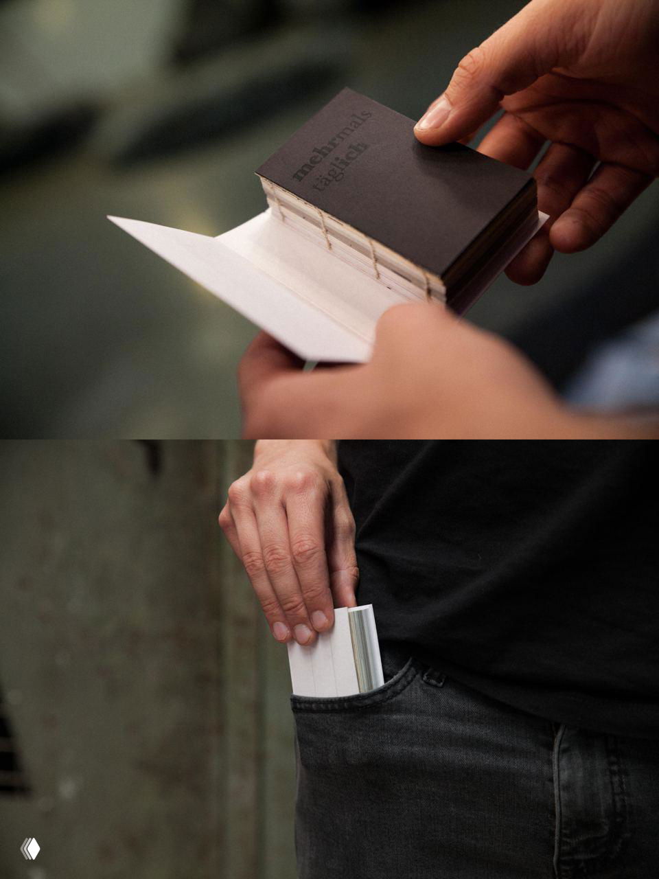 Руки держат чёрную мини‑книгу‑пачку; видно сшивку блока и размеры в руке, кадр демонстрирует тактильность и детализацию переплёта.