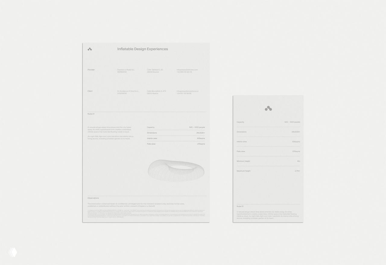 Документы и фирменные листы на светлом фоне с техническими чертежами и аккуратной версткой, показывающие применение айдентики в документации.