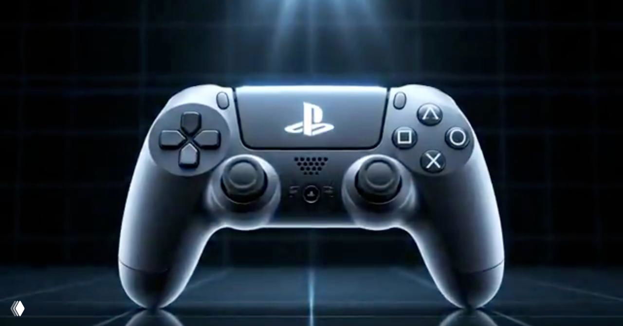 Рендерный кадр продукта: крупный план контроллера PlayStation в студийной подсветке, чистый product-shot для рекламного ролика, пример промта для коммерческой генерации.