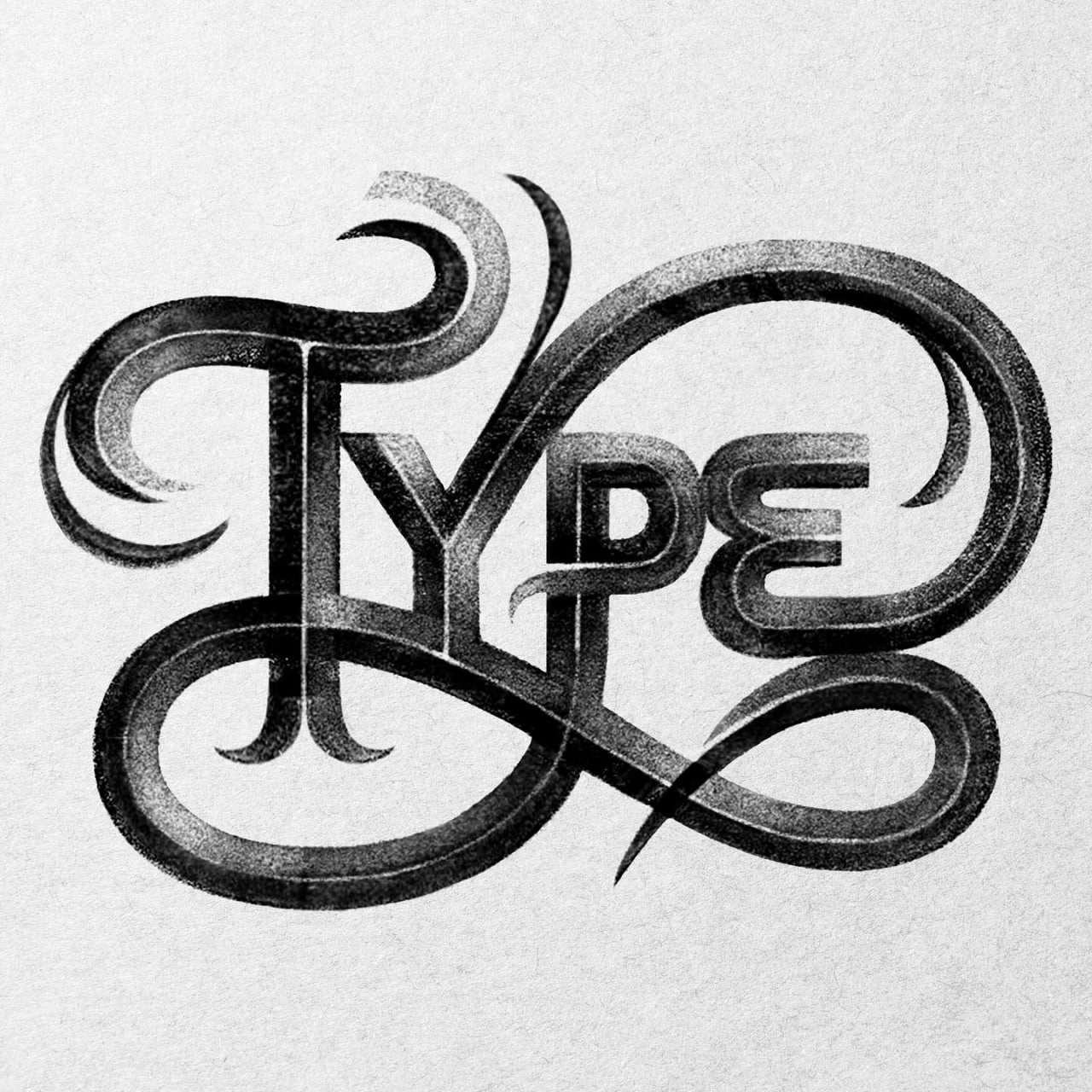 Черно-белый скетч леттеринга со словом «TYPE», ручная штриховка, текстура бумаги, декоративные завитки и мягкие тени в графическом стиле.