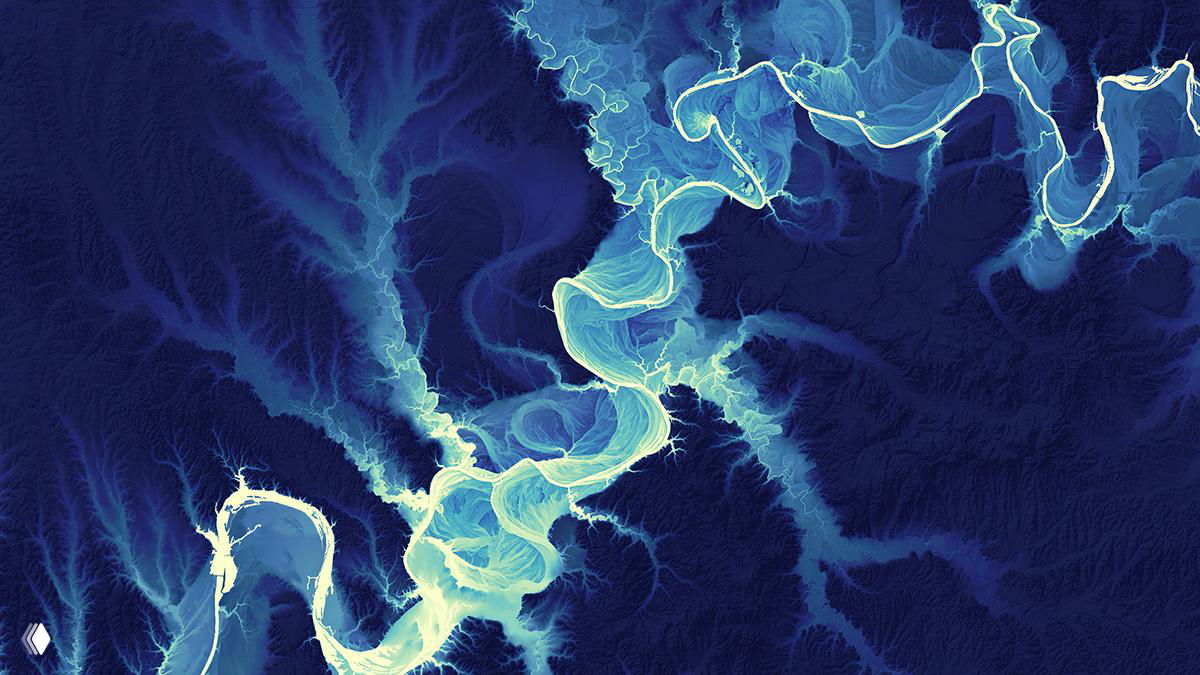 Темная карта с яркими светящимися линиями — ночная или контрастная визуализация русла реки, подчёркивающая ленты стока и поймы.