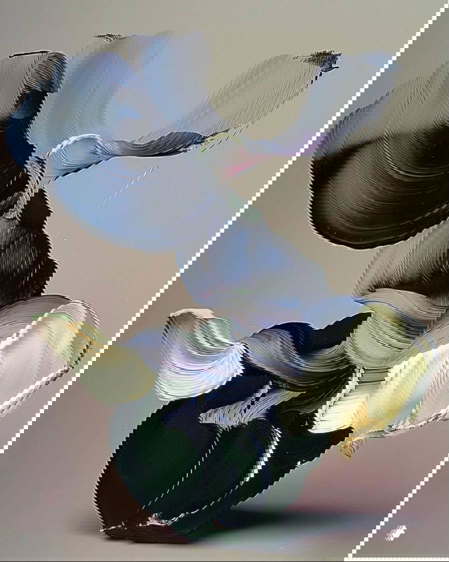 Абстрактные слои и лепестки в полупрозрачных тонах: цифровая флористика, где нейросеть генерирует необычные композиции мазков.