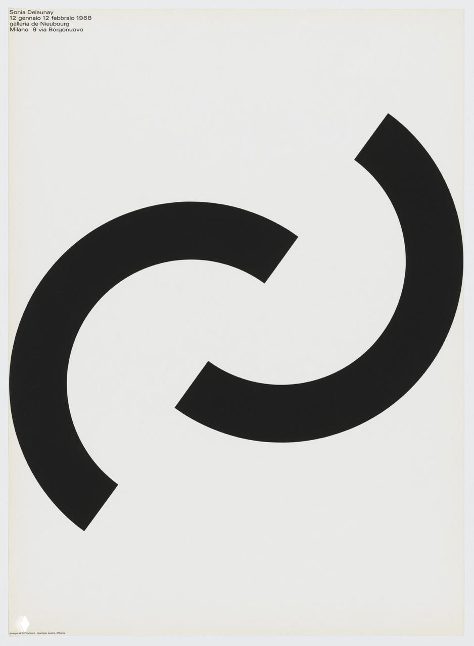 Два чёрных дугообразных элемента на белом фоне — минималистская игра формы и направления, где пустое поле становится частью композиции.