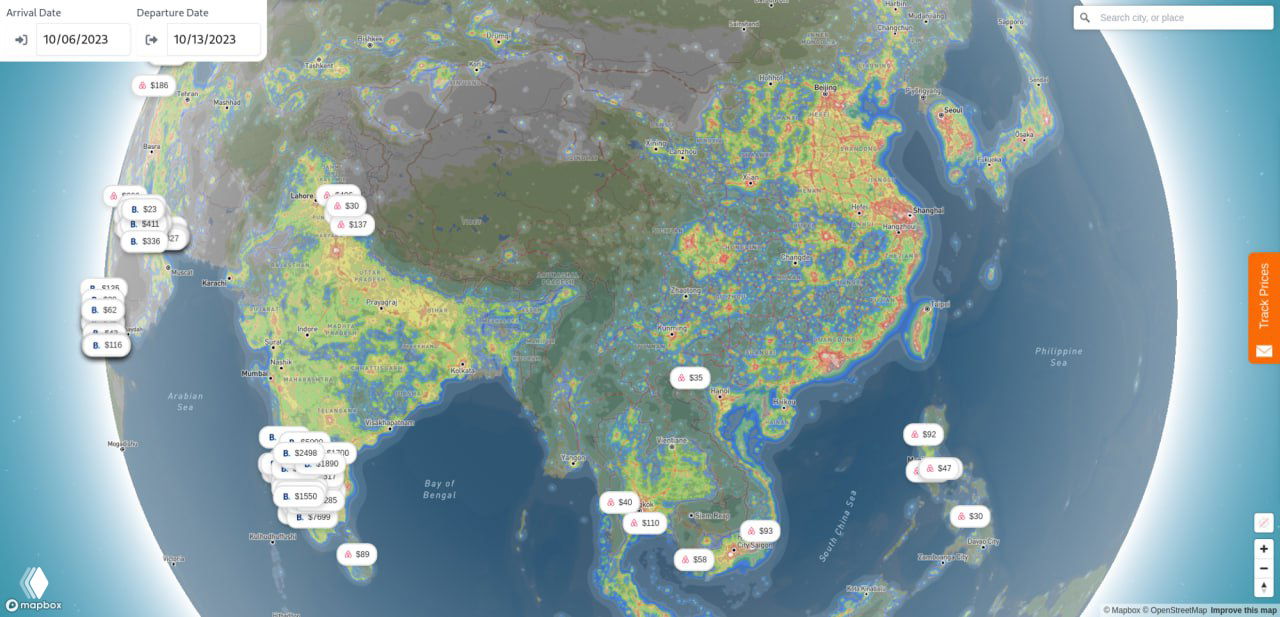 Глобальный вид карты светового загрязнения: распределение искусственного света по континентам, с яркими зонами в Европе и Азии.