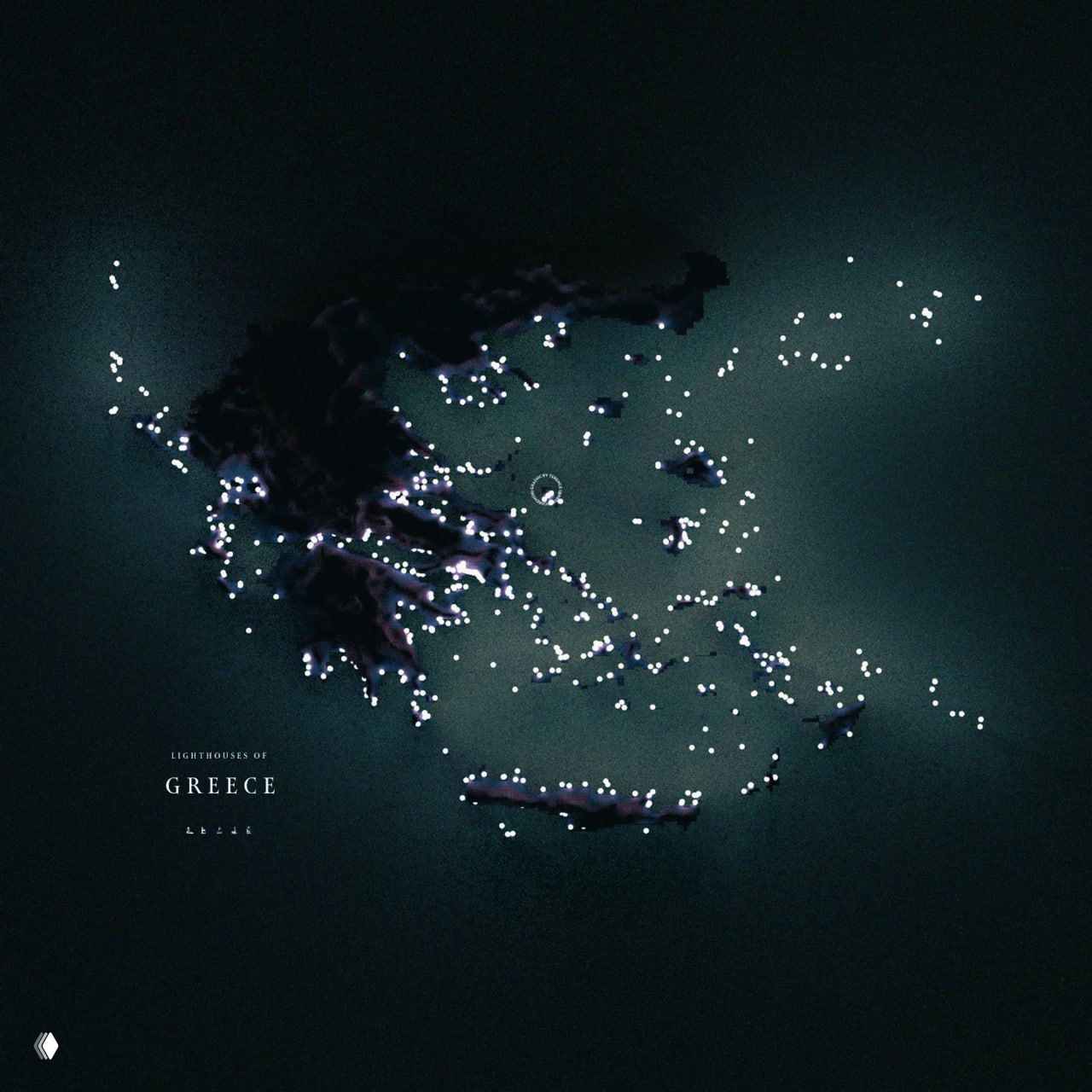Карта Греции ночью с множеством белых точек-маяков, расположенных вокруг многочисленных островов и береговой линии на тёмном фоне моря.