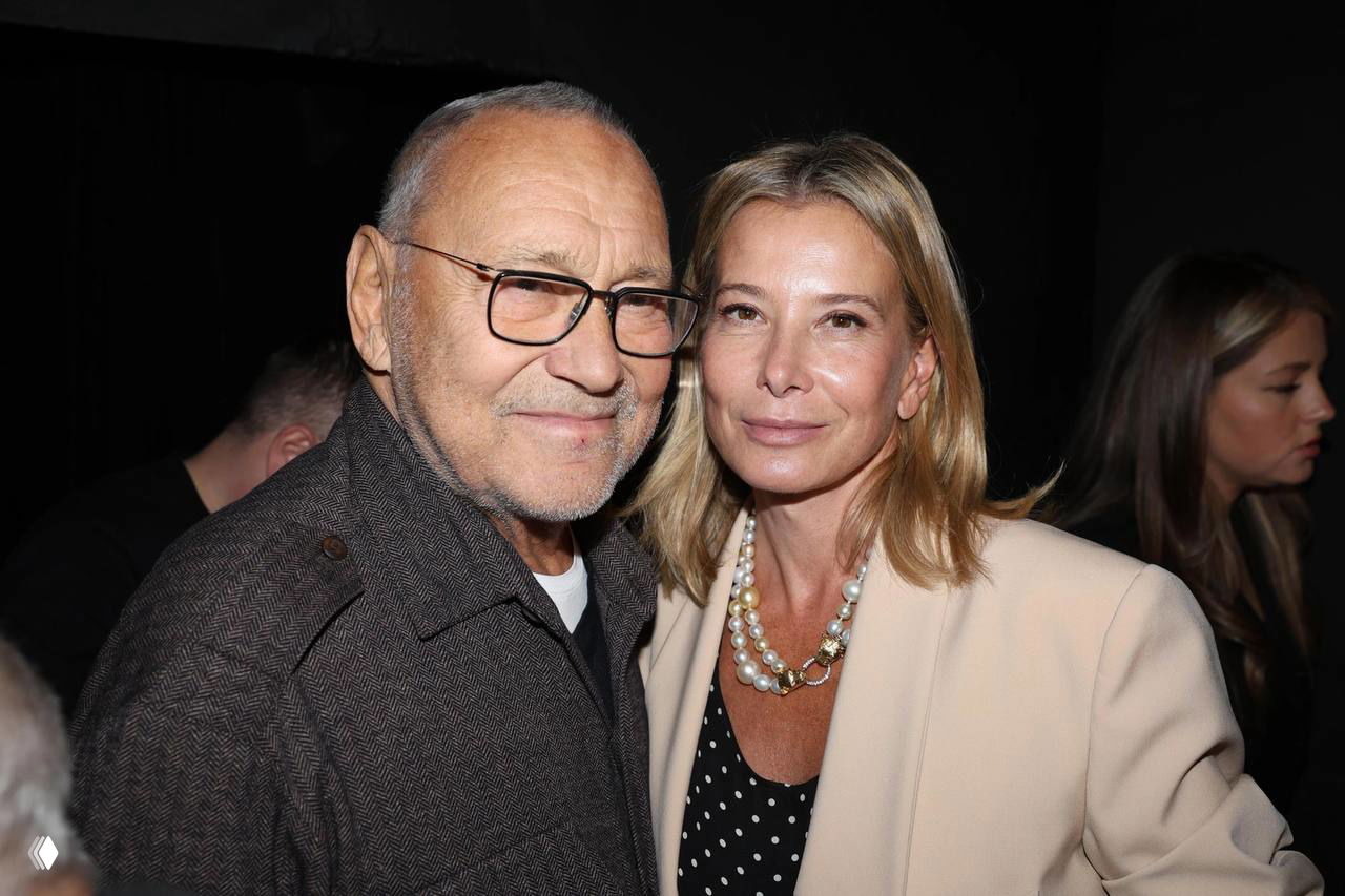 Андрей Кончаловский и Юлия Высоцкая вместе на фото — иллюстрация новости об их усыновлении приёмной дочери Сони.