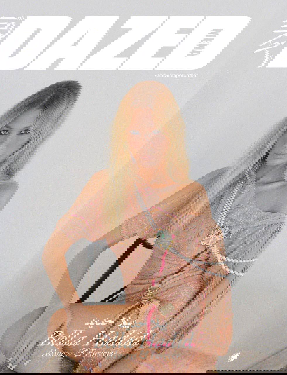 Обложка юбилейного номера Dazed с Беллой Хадид: портрет на светлом фоне, нюдовое платье и жемчужное украшение в ретро-стилистике.