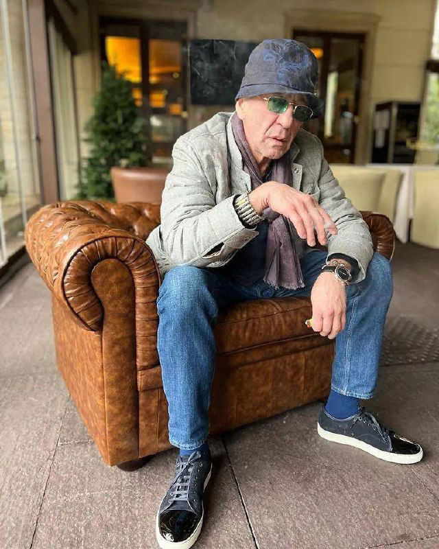 Григорий Лепс выставил два особняка за 550 млн