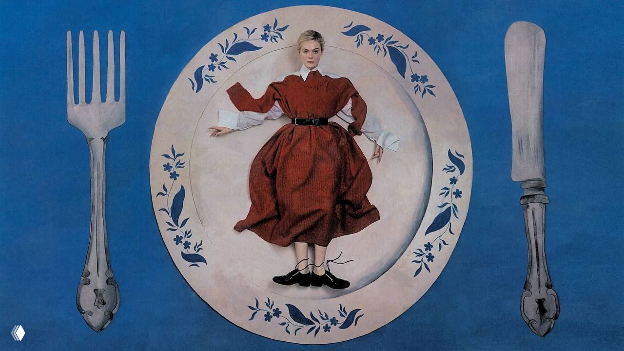 Горизонтальная композиция: Эль Фаннинг на тарелке в красном платье между декоративными приборами — стилизация под мультфильм.