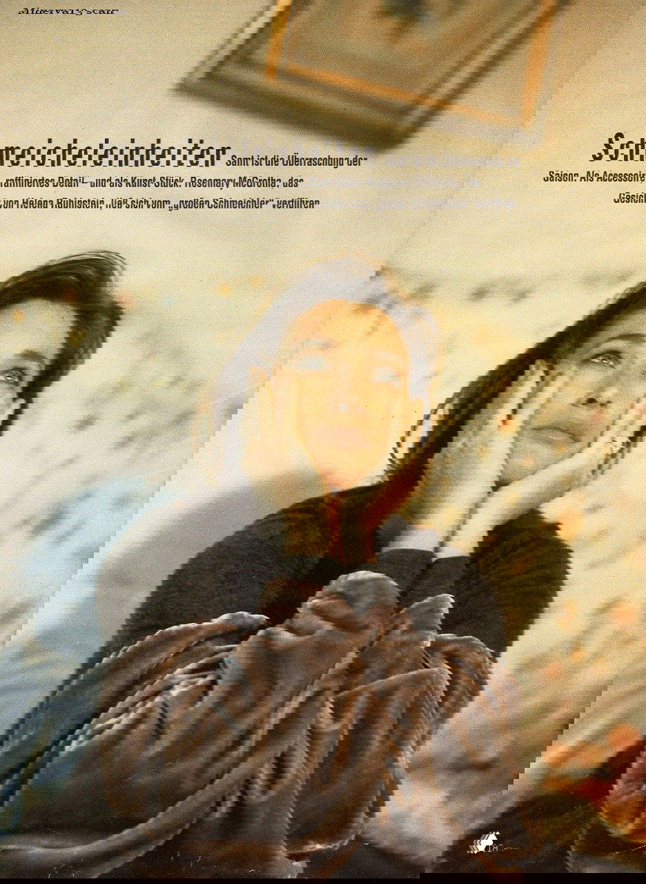 Портрет Розмари Макгрота из архивной фотосессии для Marie Claire 1991 — задумчивый взгляд, бархатный рукав и мягкий интерьерный свет.