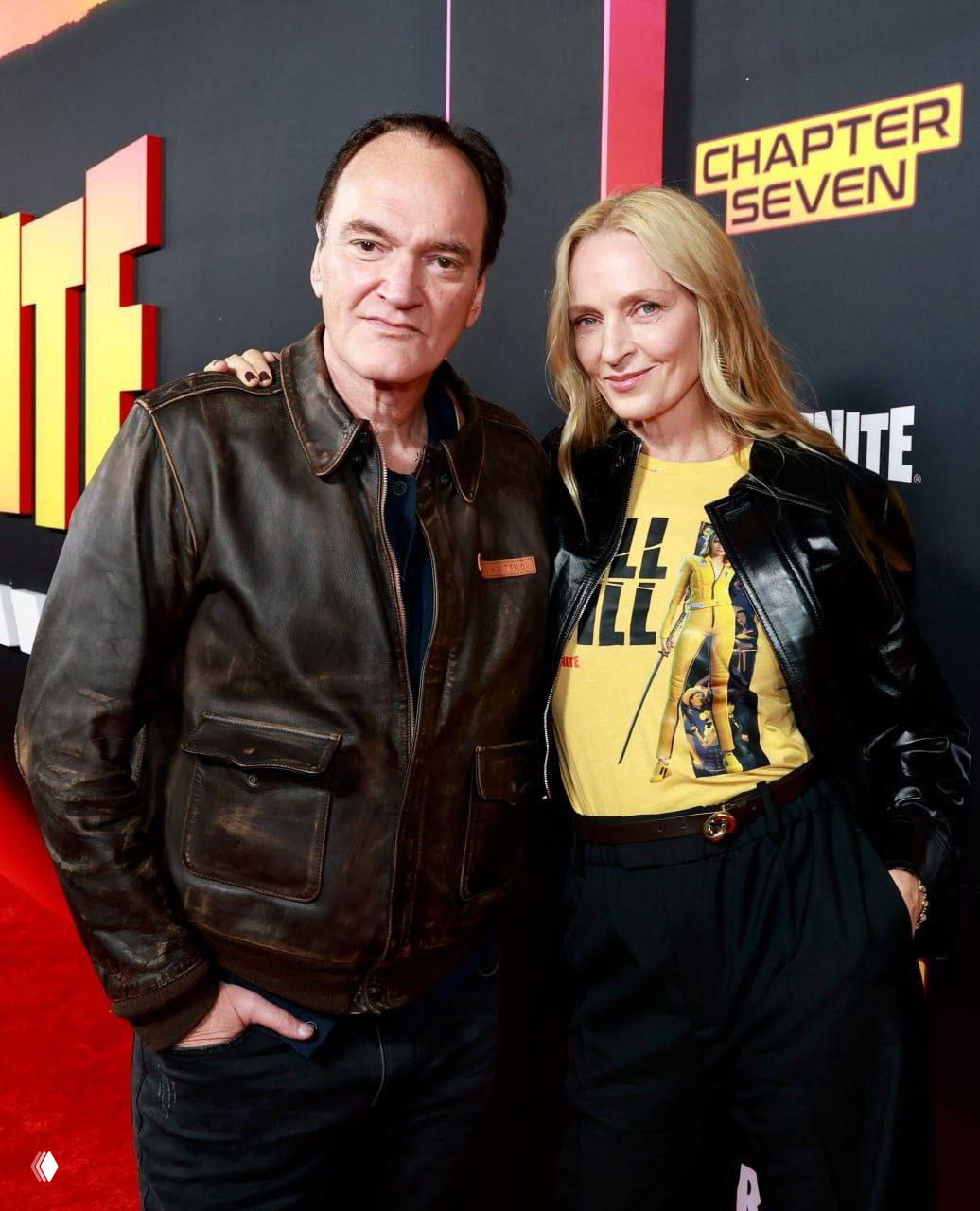 Квентин Тарантино и Ума Турман на красной дорожке в Лос-Анджелесе: Турман в жёлтой футболке «Kill Bill», Тарантино в кожаной куртке