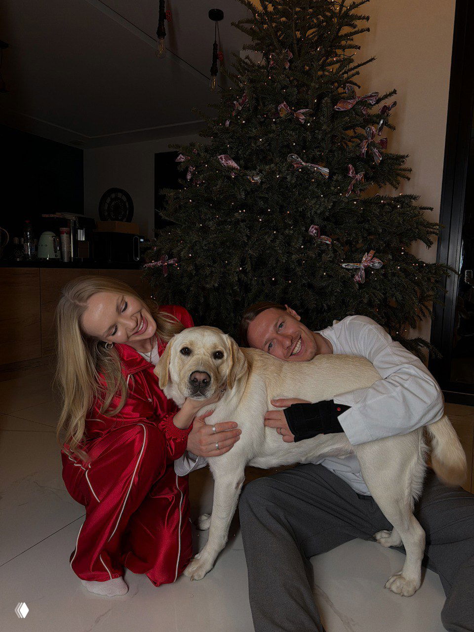 В гостях у Матвея Сафонова: семья и лабрадор Морти