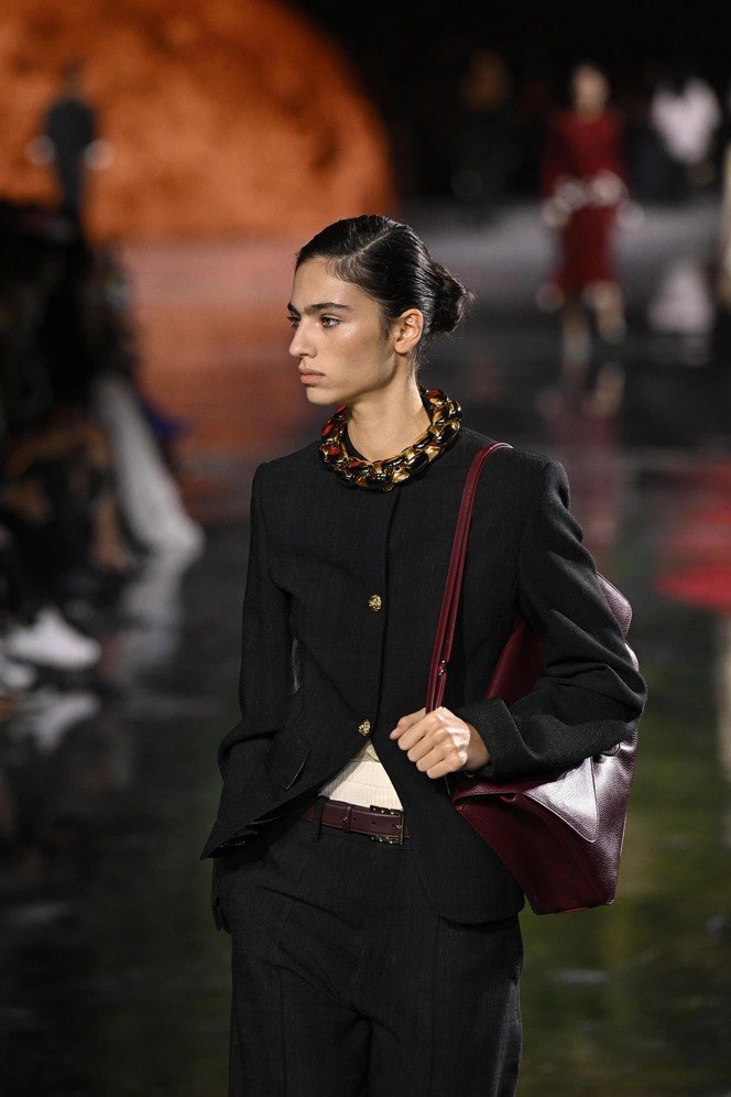 Возврат 90‑х: большие сумки снова в моде