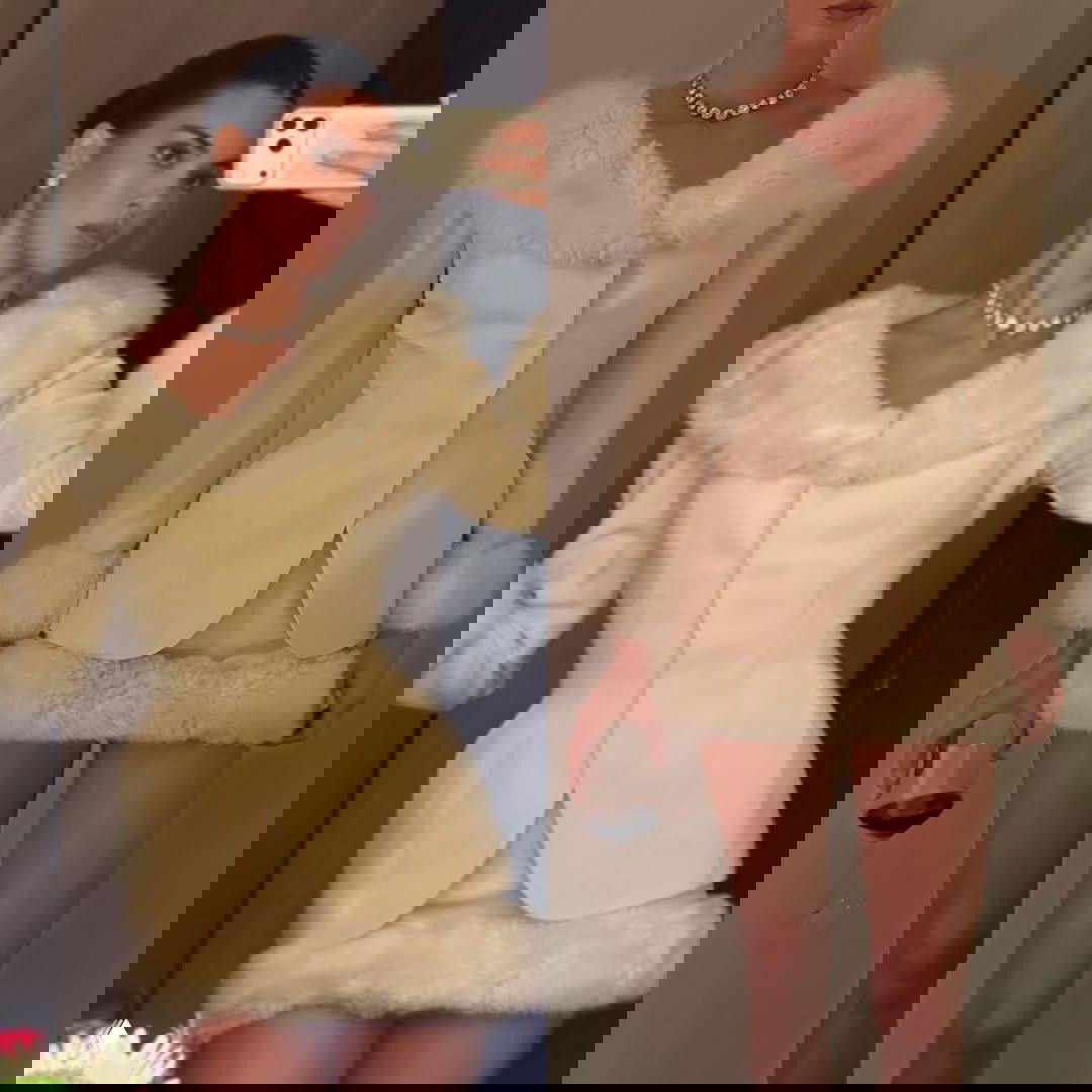 Кендалл (коллаж) и пример белого костюма с меховой отделкой: пример домашней вечерней эстетики и ретро-образов в светлых тонах.