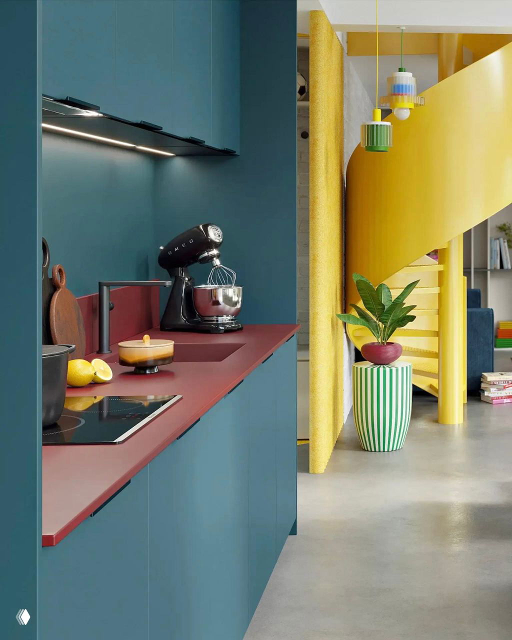 Яркая кухня с бирюзовыми фасадами и бордовой столешницей на фоне жёлтой винтовой лестницы, демонстрирующая идею цветотерапии в интерьере.
