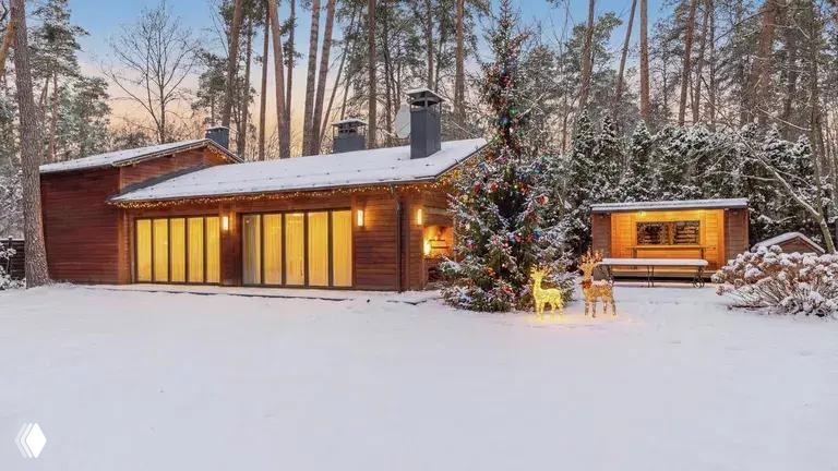 Стивен Сигал продаёт дом на Рублёвке за 700 млн ₽