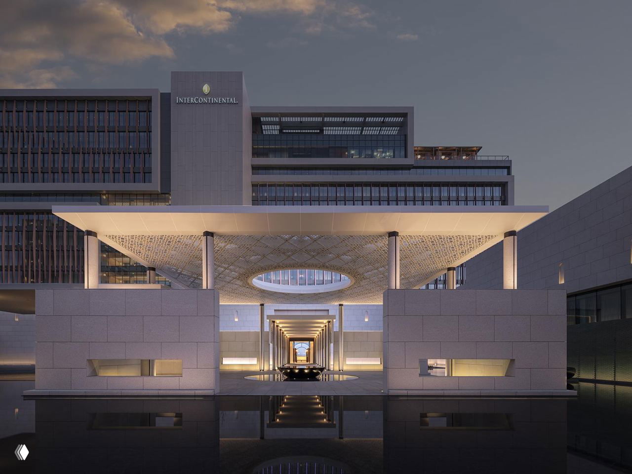 Фасад отеля InterContinental в Китае на закате: строгие геометрические формы, крытая галерея и зеркальное отражение в плоском водоёме в проекте Cheng Chung Design.