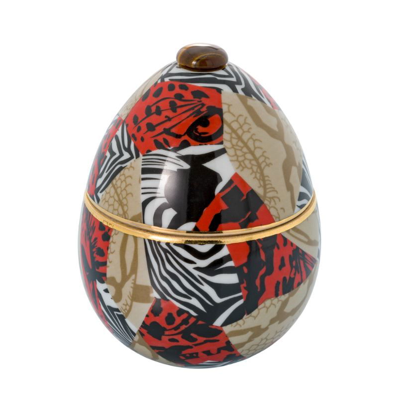 Фигурная шкатулка‑яйцо с ярким узором и золотистой окантовкой на белом фоне — декоративный коллекционный предмет, элегантный подарок для украшений и коллекции.