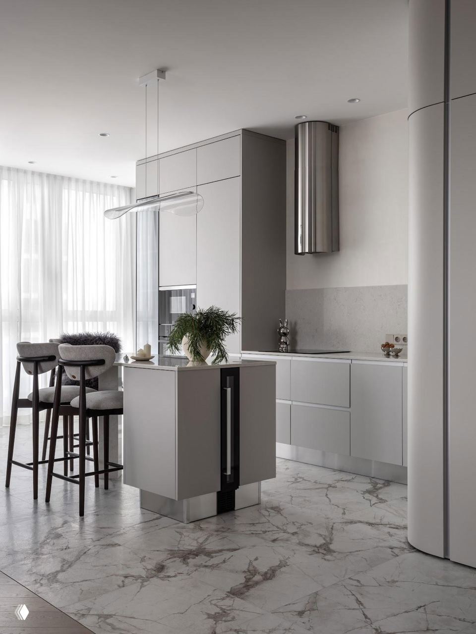Полноразмерный вид кухни проекта: компактный остров, встроенная техника, вытяжка и большие шторы — минимализм и светлая, спокойная цветовая схема.