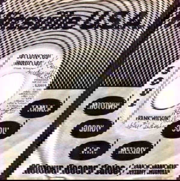 Чёрно‑белый снимок сингла Frank Wilson «Do I Love You (Indeed I Do)» на лейбле Motown, видна центральная этикетка винила и винтажный стилистический фон.