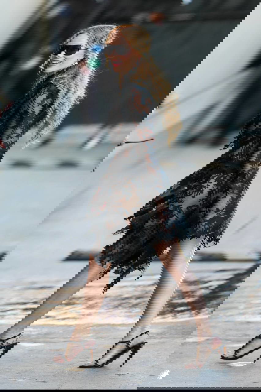 Марго Робби привлекает внимание к фильму «Грозовой перевал»