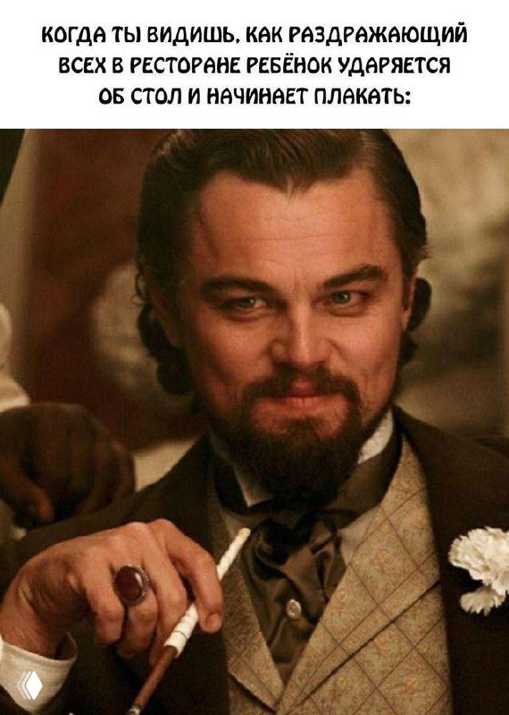 Вертикальное изображение: мужчина в деловом костюме в интерьере офиса, пользуется телефоном — мем о попытке понять новости через мемы.