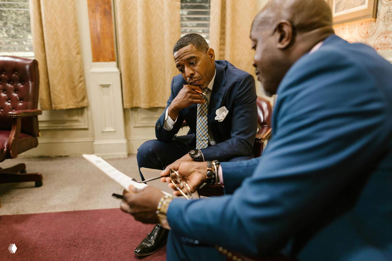 Как вести переговоры на равных: роль голоса