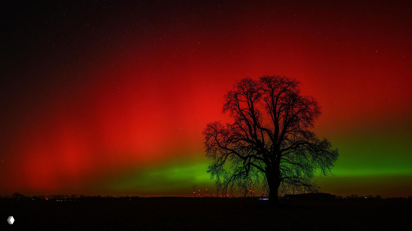 Магнитная буря G4.7 и яркие полярные сияния