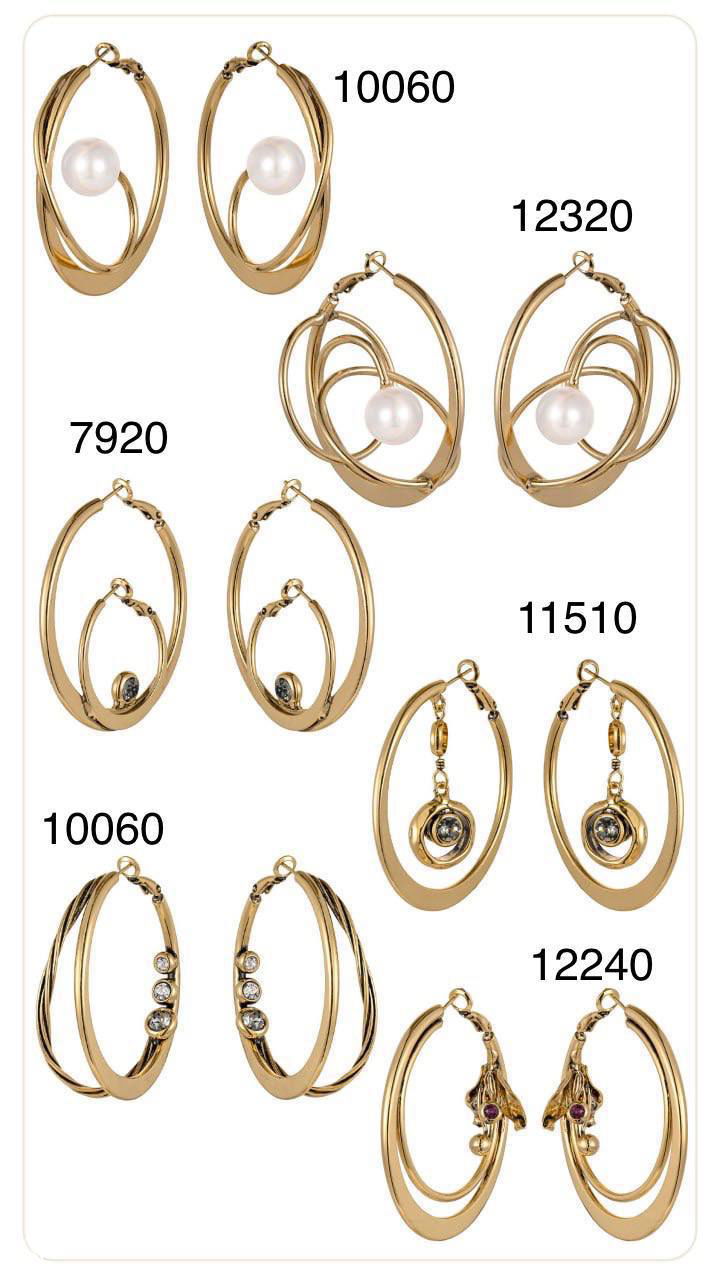 Ряд золотистых серьг Claudio Canzian с жемчужинами и витой оправой, показаны варианты дизайна и номера артикулов на белом фоне.
