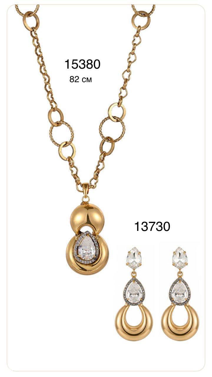 Колье с крупной круглой подвеской и серьги с прозрачными кристаллами Claudio Canzian, показаны размеры и артикулы изделий на белом фоне.