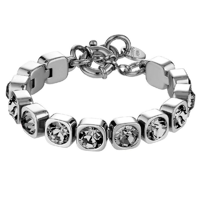 Фотография отдельных звеньев и декоративных кристаллов браслета CONIAN от Dyrberg Kern на светлом фоне — акцент на отделку и форму.