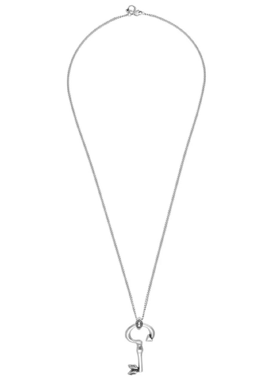 Снимок серебристых элементов и декоративных колец CICLON на белом фоне — акцент на форме и инкрустации винтажной коллекции.