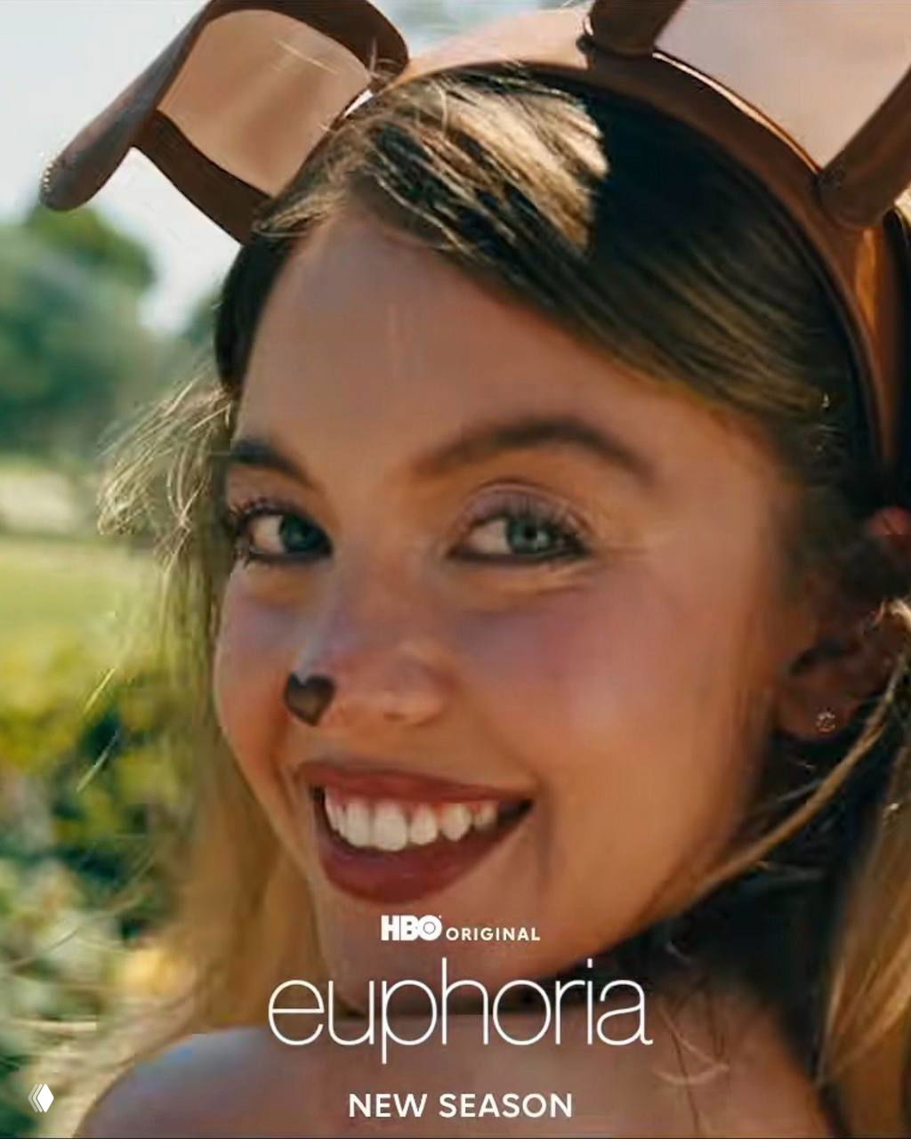 Крупный план девушки в праздничном образе с рисунком в виде сердца на носу, улыбается на промо-кадре с логотипом шоу и надписью NEW SEASON.