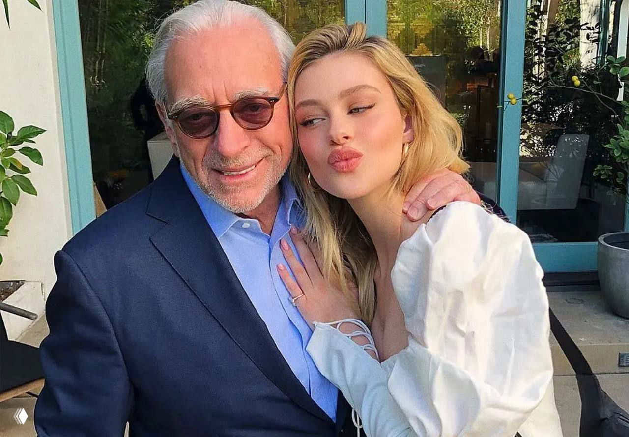 Сколько денег получает Никола Пельтц в месяц