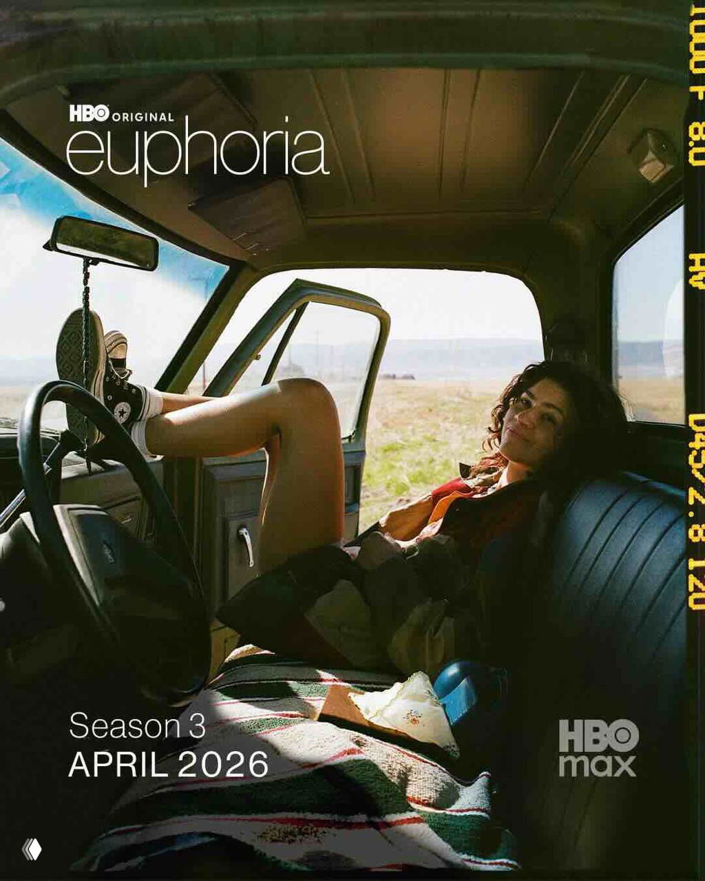 Промо-постер «Euphoria»: персонаж в салоне автомобиля, логотип сериала, надпись Season 3 APRIL 2026 и логотип HBO Max.