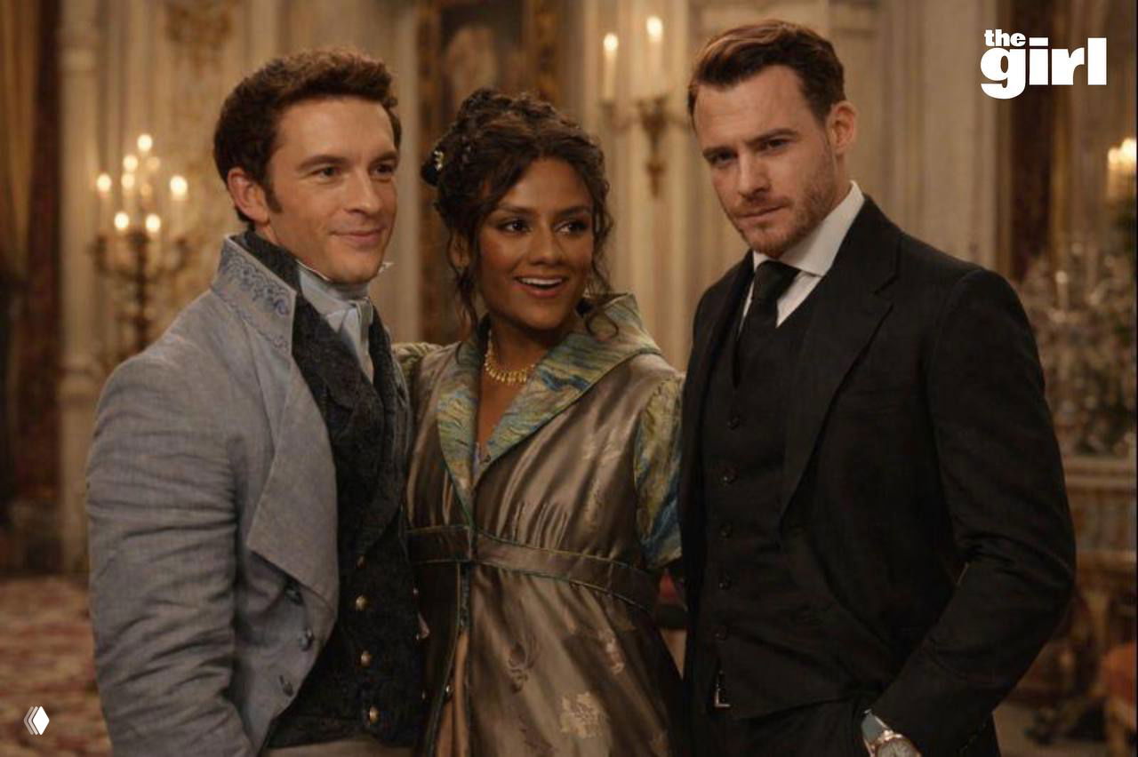 Постерный кадр в стиле исторической драмы: персонажи в бальных нарядах, рядом мужчина в современном костюме — контраст эпох и образов.