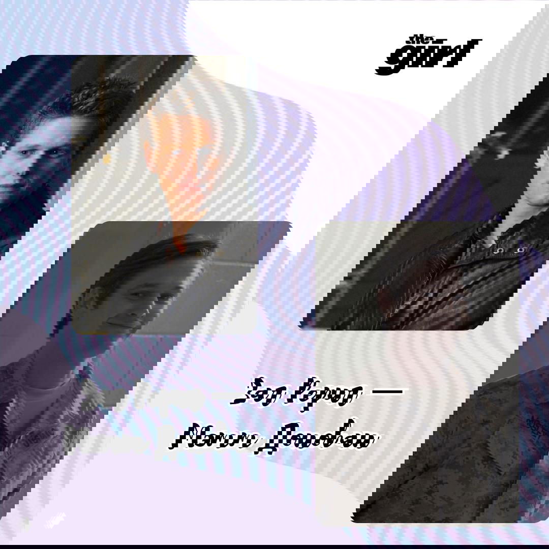 Кадр из сериала: молодая блондинка в образе чирлидера в ярком костюме, жизнерадостная поза и выразительный макияж, сценический фон.