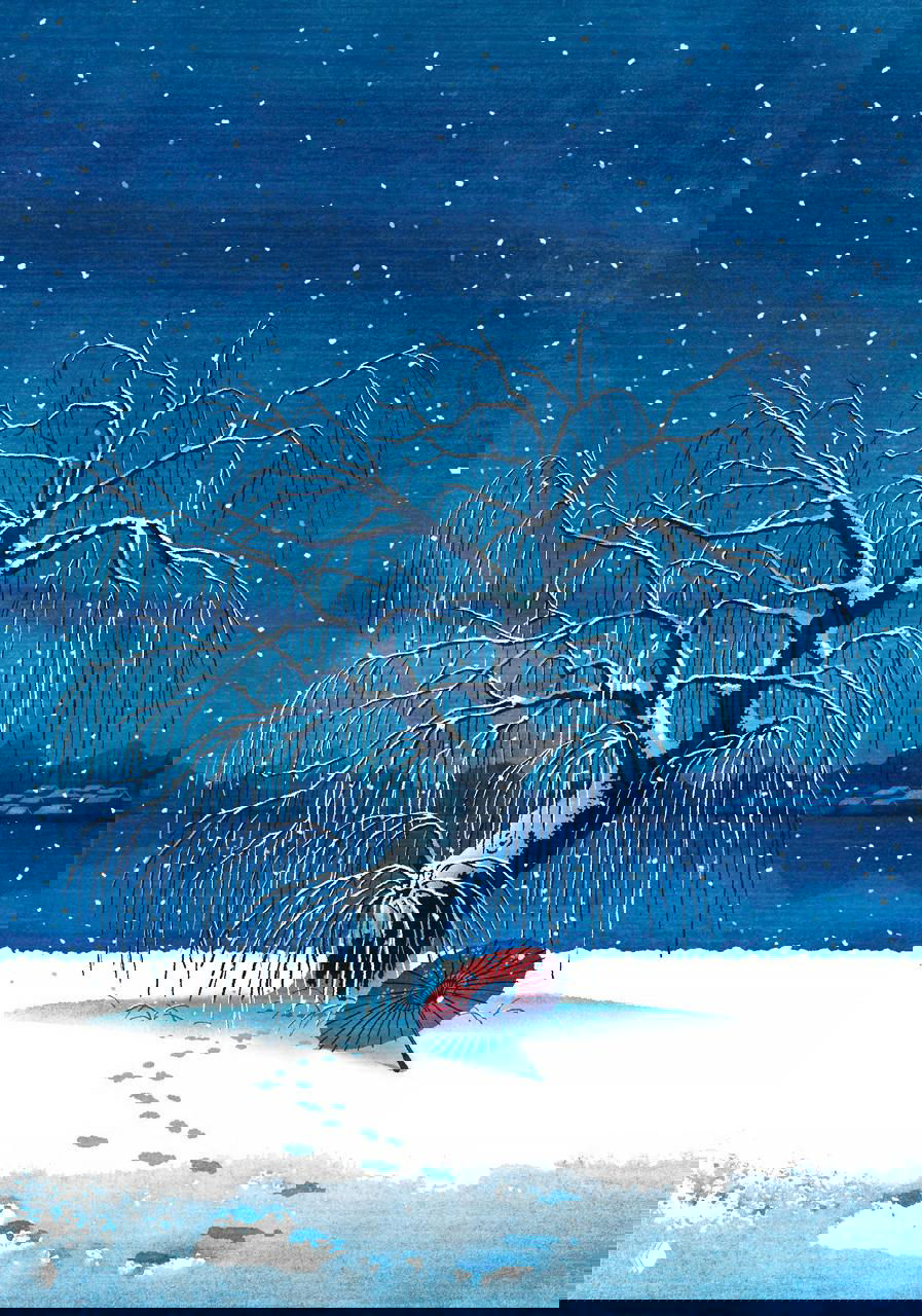 Иллюстрация зимнего пейзажа: заснеженная ива с падением снежинок, следы на снегу и красный зонтик у подножия — синие ночные тона.