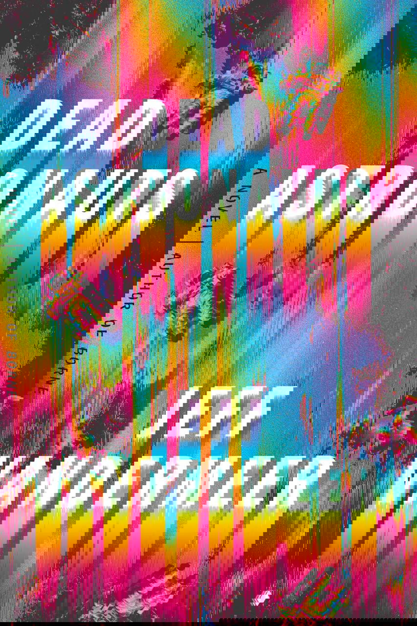 Неоновая обложка: радужные вертикальные искажения на фоне, крупный белый заголовок 'DEAD ASTRONAUTS' и маленькие силуэты астронавтов в композиции.