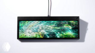 Фрагмент панели клавиатуры Centerpiece с работающей мини-матрицей для видео-скинов; вид спереди на светлом фоне, заметна тонкая рамка.