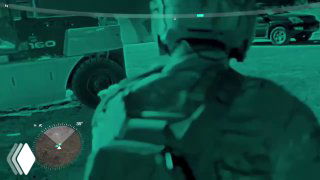 Кадр с наложением интерфейса EagleEye: вид от первого лица в ночном режиме, карта задач и индикаторы союзников и целей на экране.