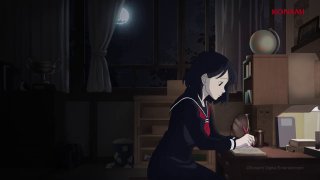 Аниме-иллюстрация: девушка за столом ночью, лампа освещает бумаги, мрачная комната; логотип Konami.