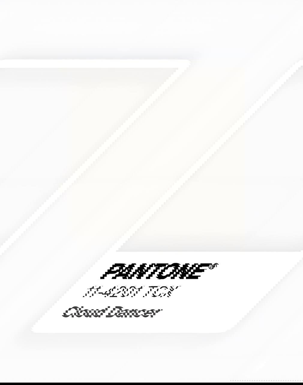 Карточка Pantone с кодом 11-4201 и подписью Cloud Dancer на белом фоне, демонстрация почти белого оттенка и чистой палитры.